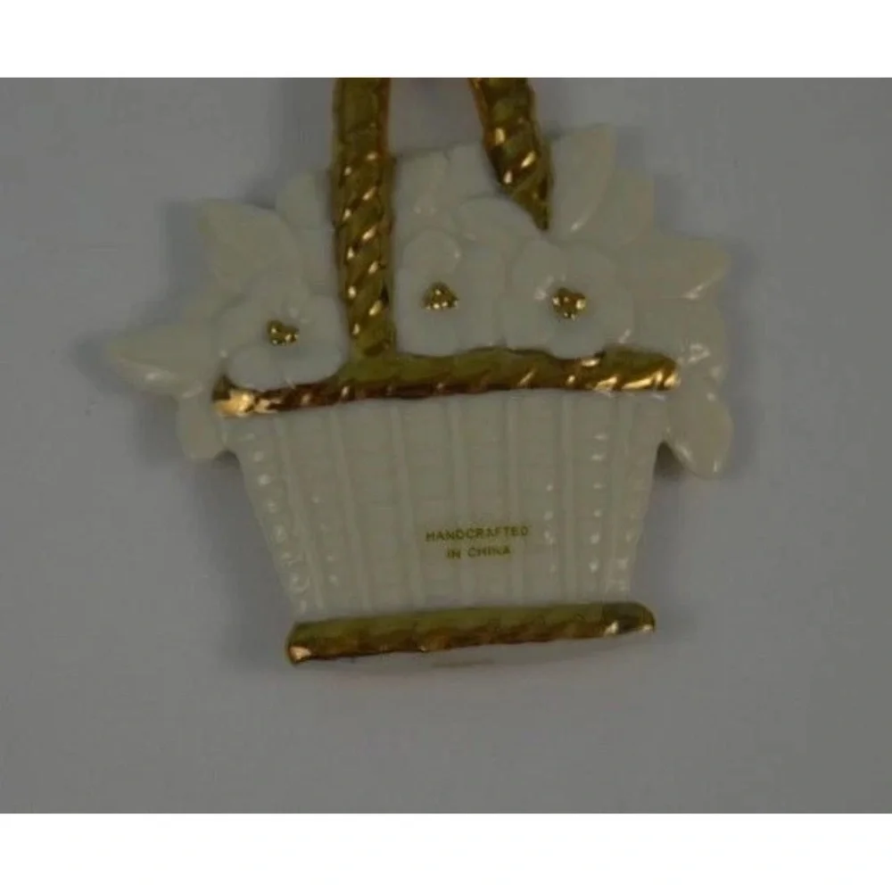Lenox Wedding Wishes Ornament Basket of Flowers Bow Gold Trim